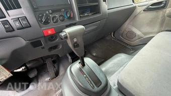 2015 Isuzu Reach – miniatura 17