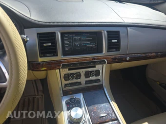 2015 Jaguar XF 2.0T Premium – miniatura 11
