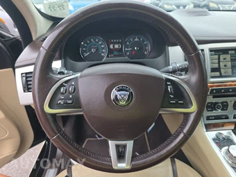2015 Jaguar XF 3.0 Portfolio – miniatura 10
