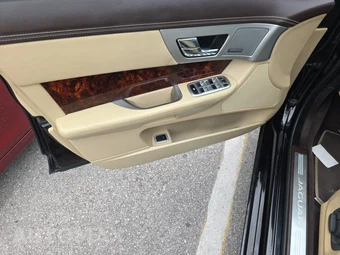 2015 Jaguar XF 3.0 Portfolio – miniatura 9