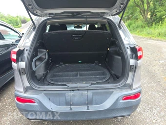 2015 Jeep Cherokee Altitude Edition - miniatura 19