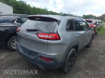 2015 Jeep Cherokee Altitude Edition - miniatura 4