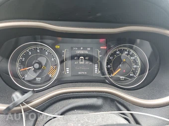 2015 Jeep Cherokee Altitude Edition - miniatura 12