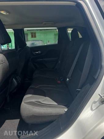 2015 Jeep Cherokee Latitude - miniatura 16
