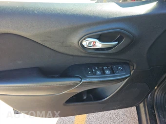 2015 Jeep Cherokee Latitude – miniatura 9