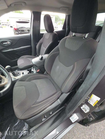 2015 Jeep Cherokee Latitude - miniatura 4