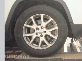 2015 Jeep Cherokee Latitude - miniatura 2