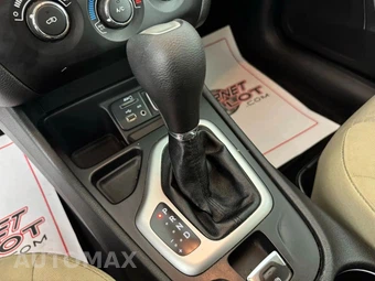 2015 Jeep Cherokee Sport - miniatura 20