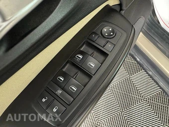 2015 Jeep Cherokee Sport - miniatura 34