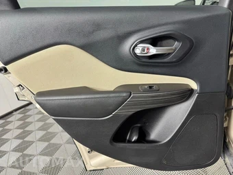 2015 Jeep Cherokee Sport - miniatura 36