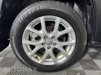 2015 Jeep Cherokee Sport - miniatura 40