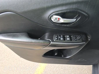 2015 Jeep Cherokee Trailhawk – miniatura 9