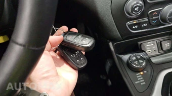 2015 Jeep Cherokee Trailhawk - miniatura 18