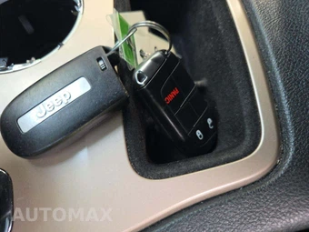 2015 Jeep Grand Cherokee Laredo - miniatura 8