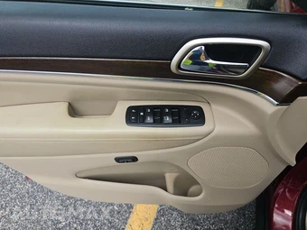 2015 Jeep Grand Cherokee Limited - miniatura 9