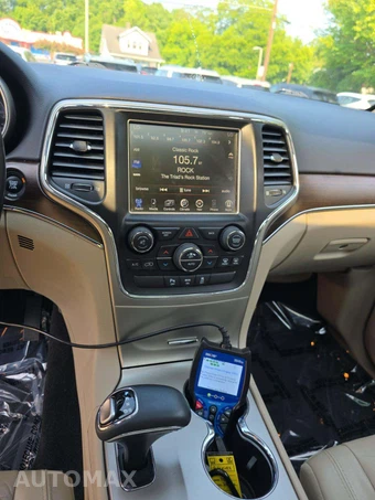 2015 Jeep Grand Cherokee Limited - miniatura 10
