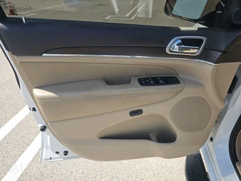 2015 Jeep Grand Cherokee Overland – miniatura 9