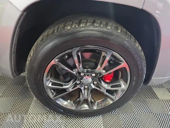 2015 Jeep Grand Cherokee SRT - miniatura 10