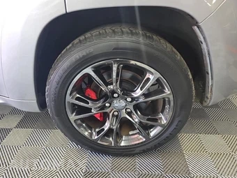 2015 Jeep Grand Cherokee SRT - miniatura 11