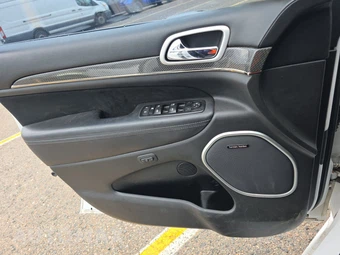 2015 Jeep Grand Cherokee SRT - miniatura 9