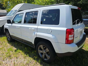 2015 Jeep Patriot High Altitude Edition - miniatura 2