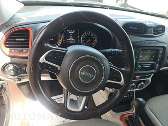 2015 Jeep Renegade Latitude – miniatura 10