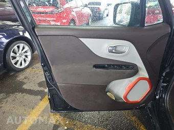 2015 Jeep Renegade Latitude – miniatura 9