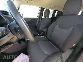 2015 Jeep Renegade Latitude – miniatura 3
