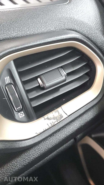 2015 Jeep Renegade Latitude – miniatura 30