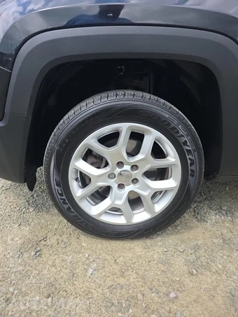 2015 Jeep Renegade Latitude – miniatura 8