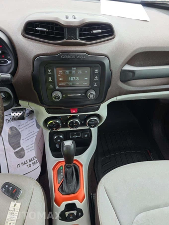 2015 Jeep Renegade Latitude – miniatura 10