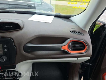 2015 Jeep Renegade Latitude – miniatura 18