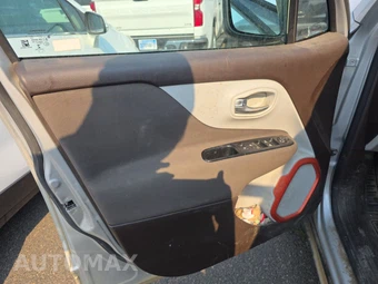 2015 Jeep Renegade Latitude – miniatura 9