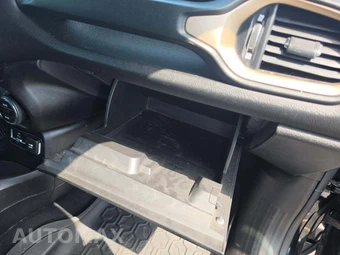 2015 Jeep Renegade Limited – miniatura 16
