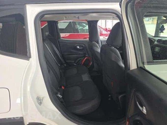 2015 Jeep Renegade Trailhawk – miniatura 16