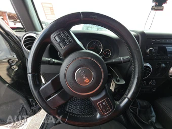 2015 Jeep Wrangler Sahara - miniatura 10