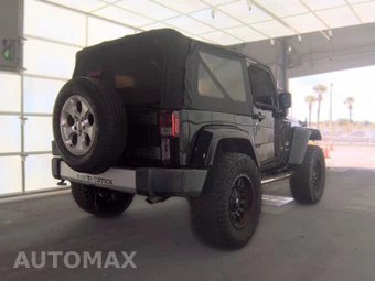 2015 Jeep Wrangler Sahara - miniatura 4