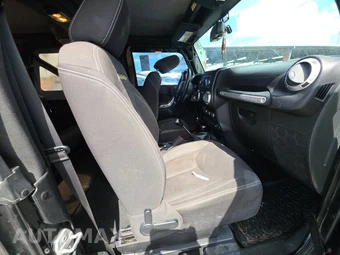 2015 Jeep Wrangler Sahara - miniatura 8