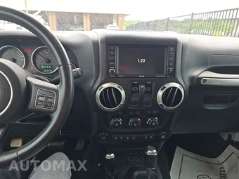 2015 Jeep Wrangler Sahara - miniatura 11