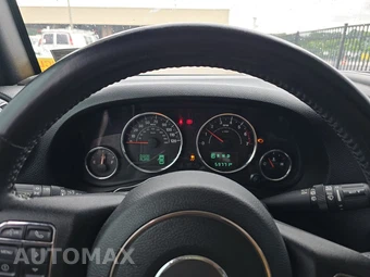 2015 Jeep Wrangler Sahara - miniatura 12