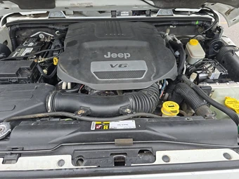 2015 Jeep Wrangler Sahara - miniatura 15