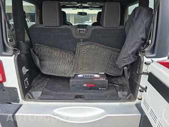 2015 Jeep Wrangler Sahara - miniatura 16