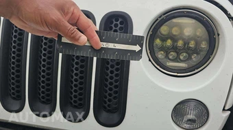 2015 Jeep Wrangler Sahara - miniatura 28