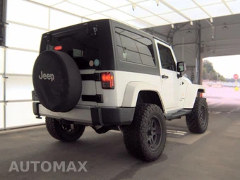 2015 Jeep Wrangler Sahara - miniatura 4