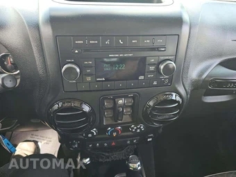 2015 Jeep Wrangler Unlimited Altitude Edition - miniatura 6