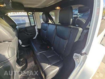 2015 Jeep Wrangler Unlimited Altitude Edition - miniatura 13