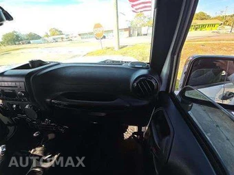 2015 Jeep Wrangler Unlimited Altitude Edition - miniatura 19