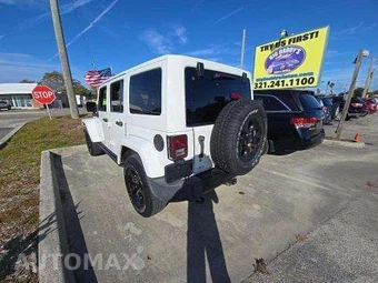 2015 Jeep Wrangler Unlimited Altitude Edition - miniatura 2