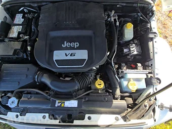 2015 Jeep Wrangler Unlimited Altitude Edition - miniatura 26