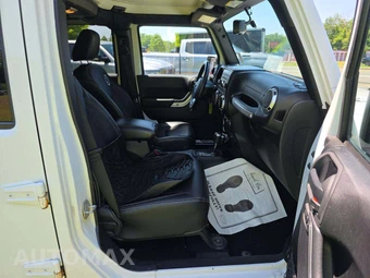 2015 Jeep Wrangler Unlimited Freedom Edition - miniatura 15